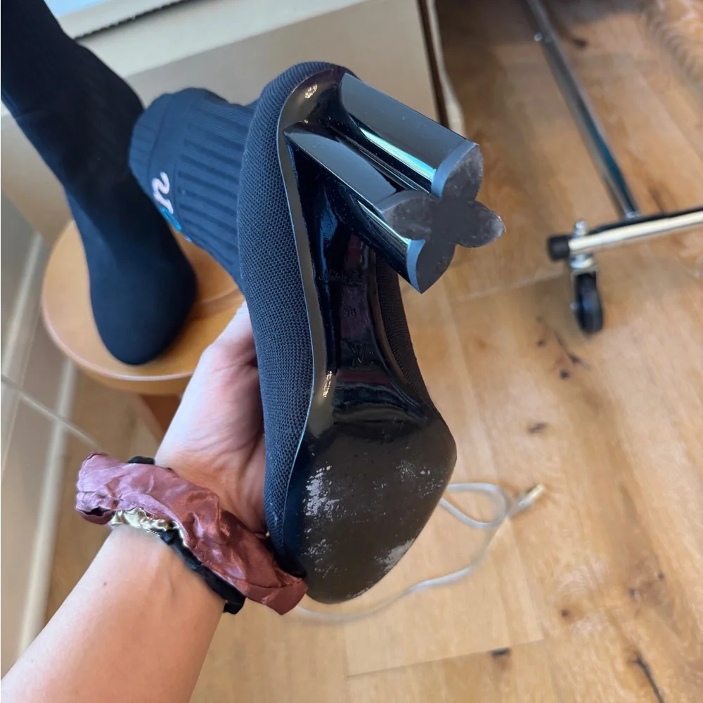 Stylish Black Ankle Boots - Picture 4 of 4